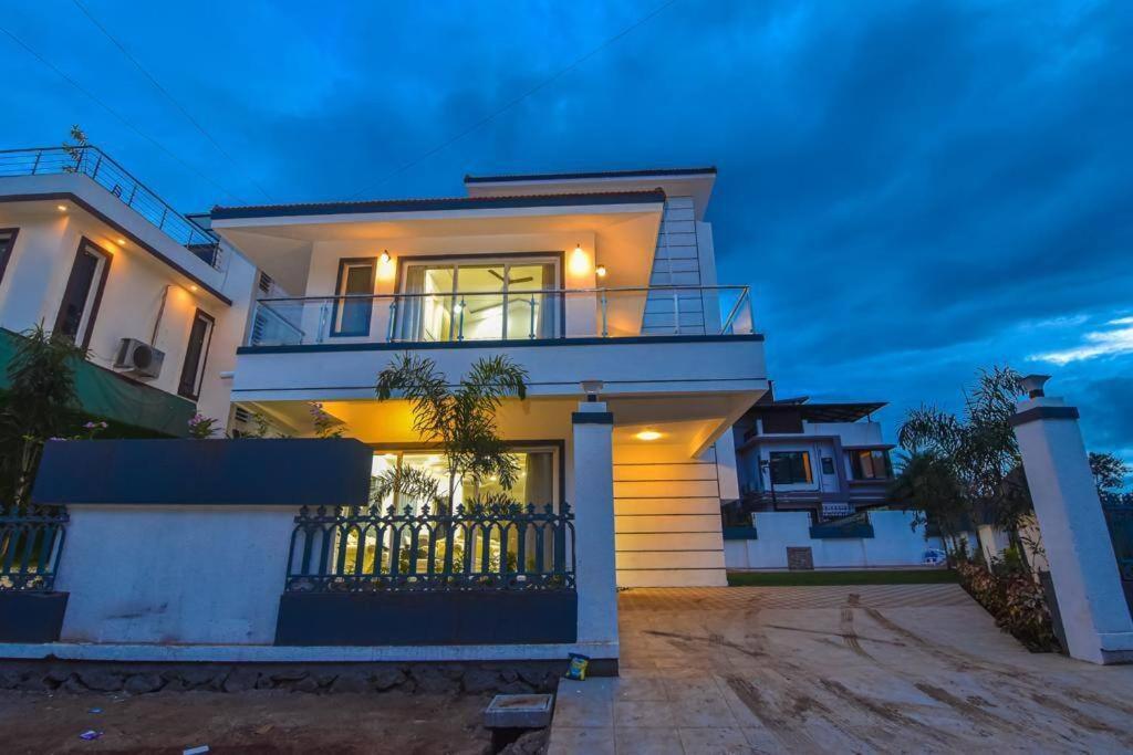 Royal Paradise Villa Lonavala Εξωτερικό φωτογραφία