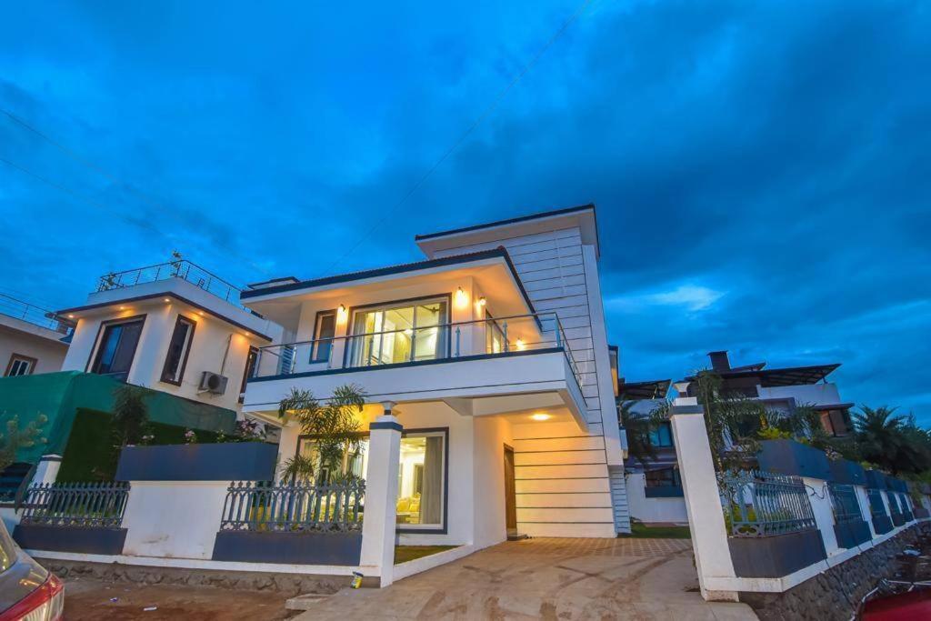 Royal Paradise Villa Lonavala Εξωτερικό φωτογραφία