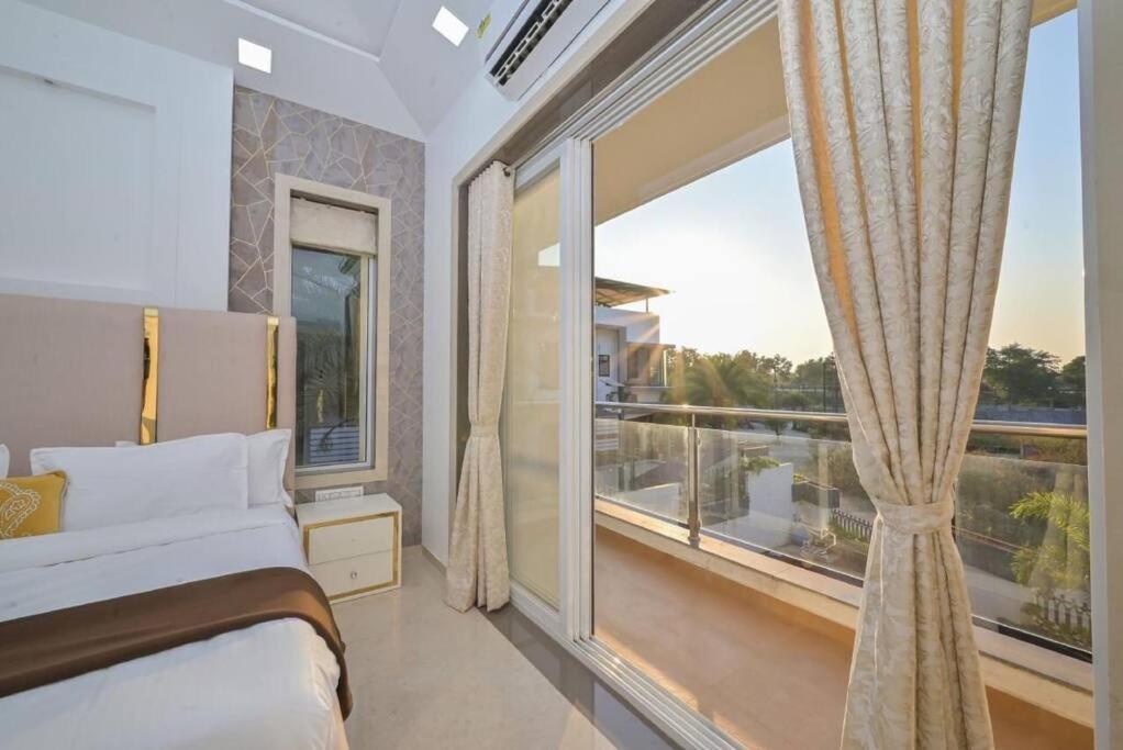 Royal Paradise Villa Lonavala Εξωτερικό φωτογραφία