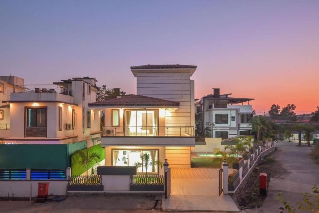 Royal Paradise Villa Lonavala Εξωτερικό φωτογραφία